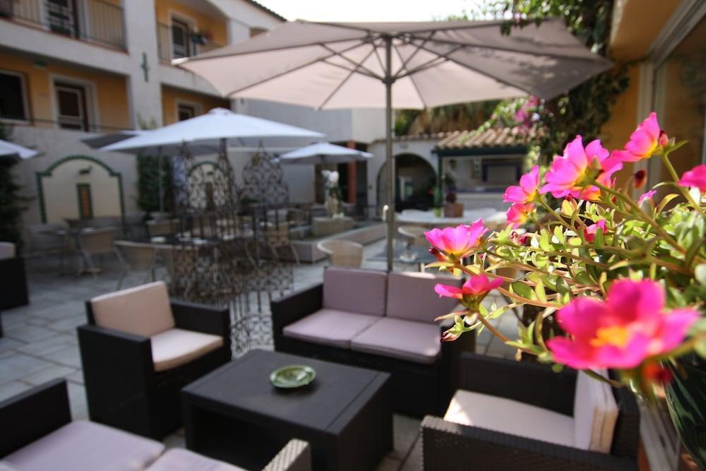 Logis Hotel Les II Mas - Perpignan Sud 卡贝斯塔尼 外观 照片