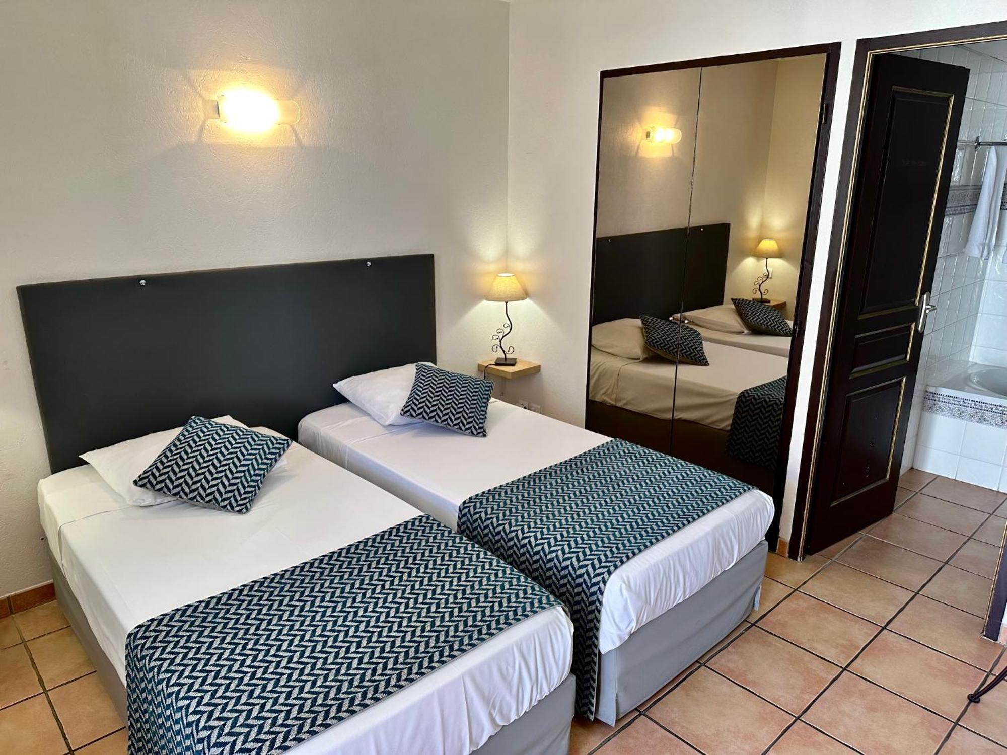 Logis Hotel Les II Mas - Perpignan Sud 卡贝斯塔尼 外观 照片