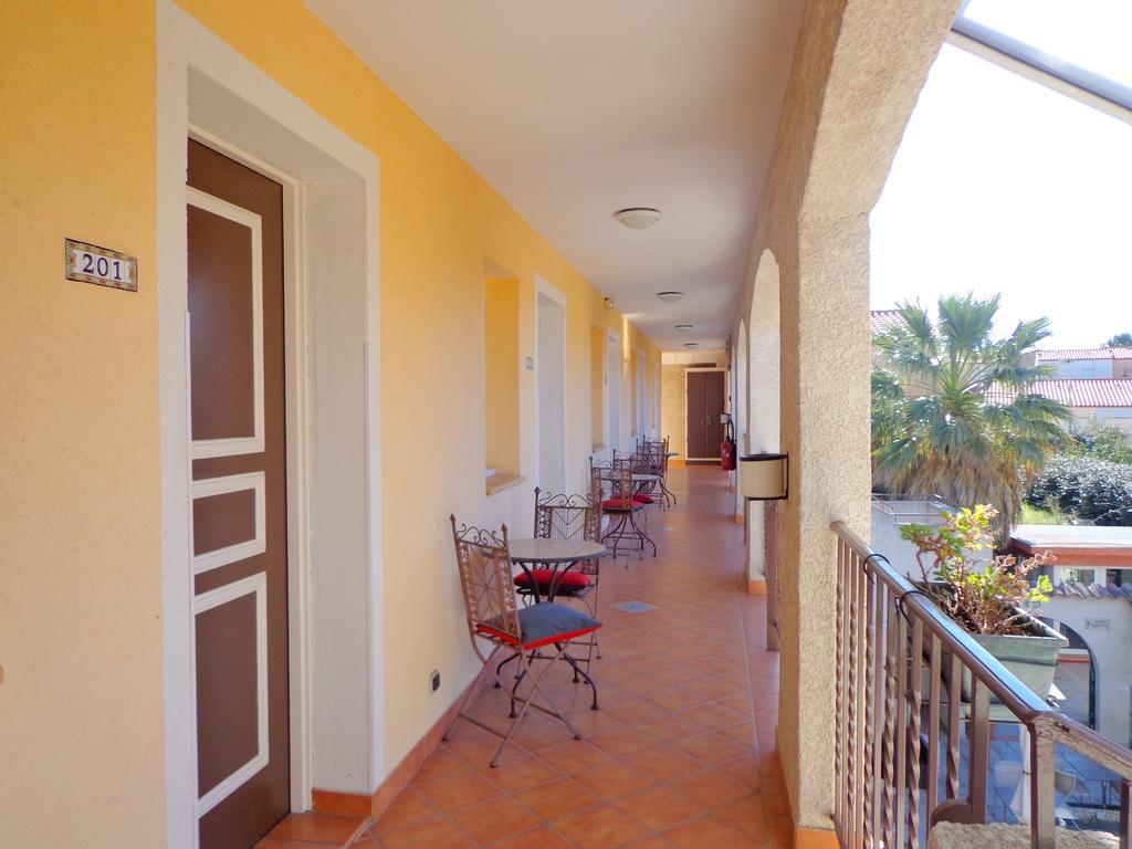 Logis Hotel Les II Mas - Perpignan Sud 卡贝斯塔尼 外观 照片